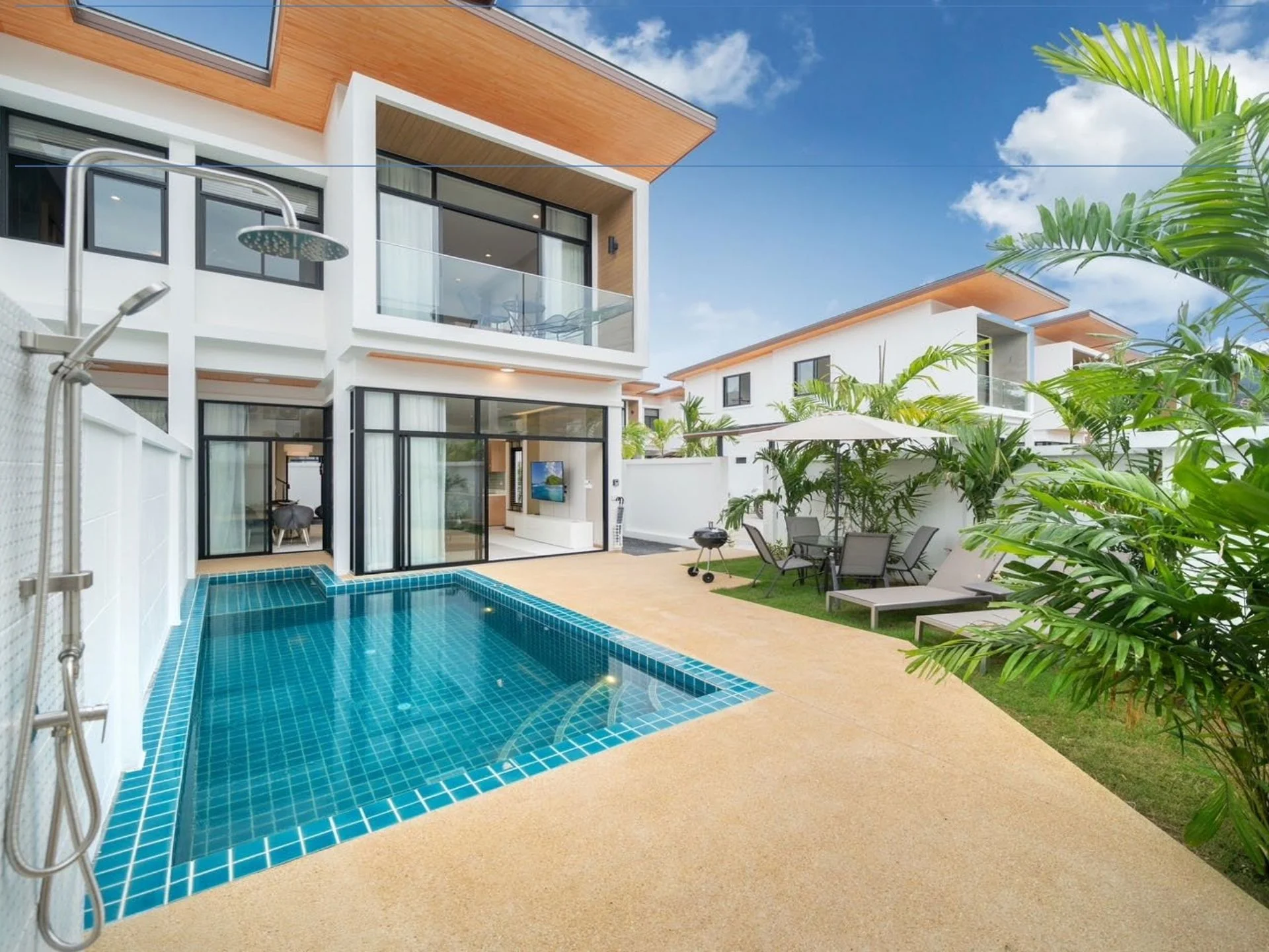 Приватный бассейн и терраса виллы с 3 спальнями в Goldena City Gems Villas, Камала
