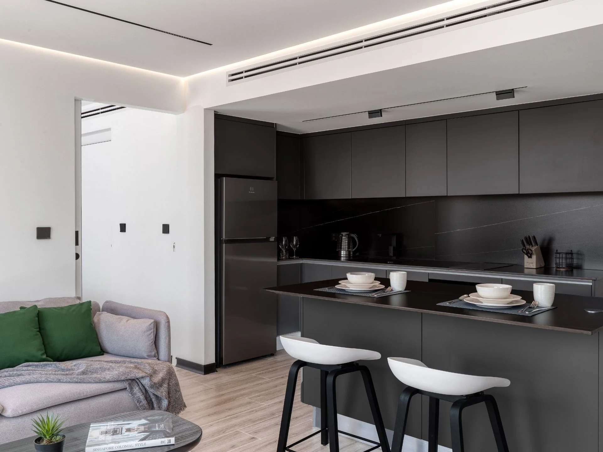 Moderní kuchyň a jídelna v 2-pokojovém bytě v Harmony Club Apartments, Rawai