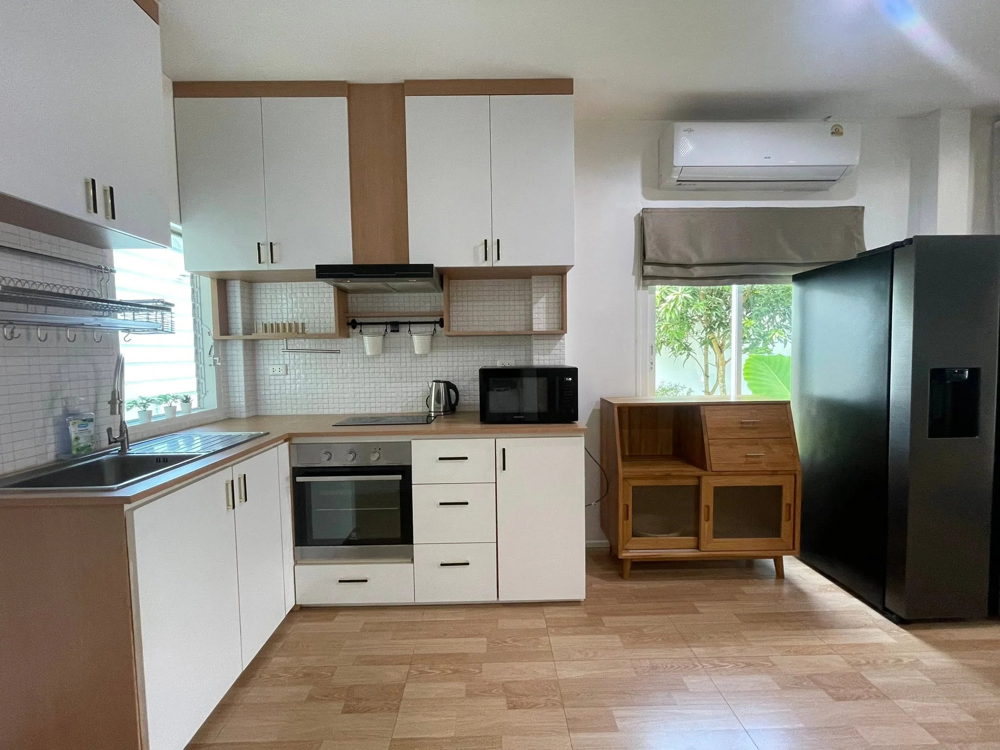 Interno cucina in townhouse con 2 camere, Thalang